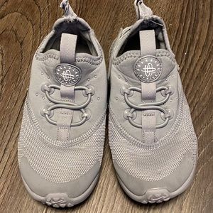 Hurache by Nike toddler shoes size 9